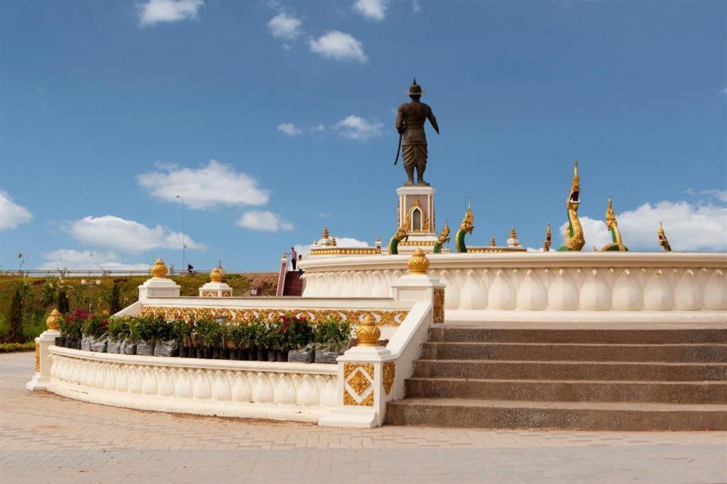 Leuxay Hotel Виентиане Екстериор снимка
