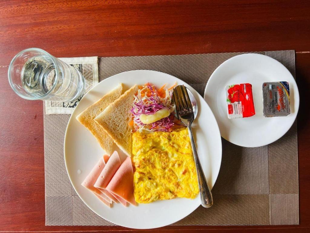 Leuxay Hotel Виентиане Екстериор снимка