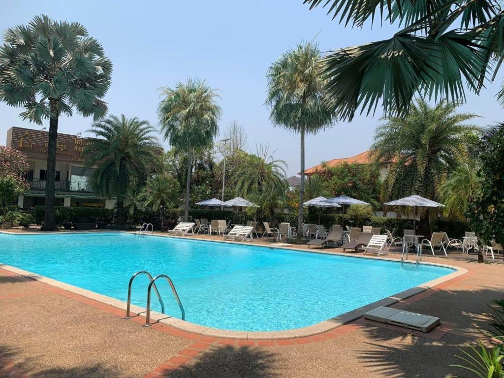 Leuxay Hotel Виентиане Екстериор снимка