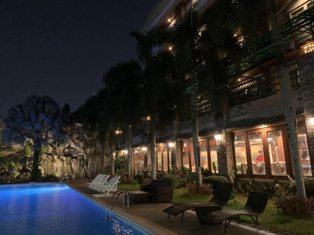 Leuxay Hotel Виентиане Екстериор снимка