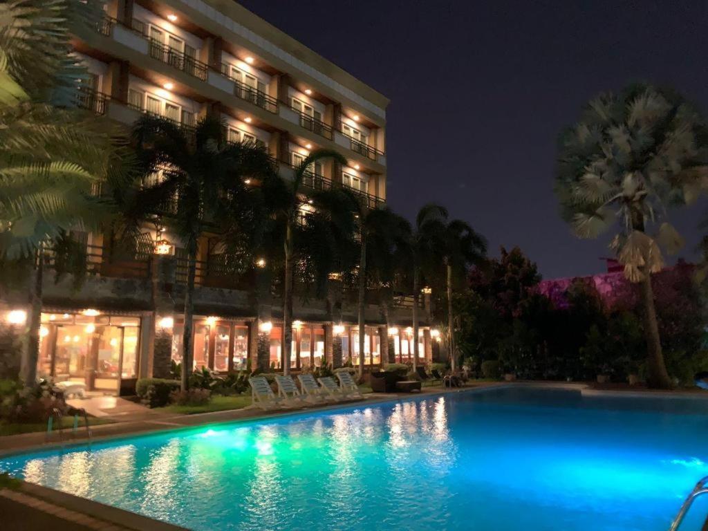 Leuxay Hotel Виентиане Екстериор снимка