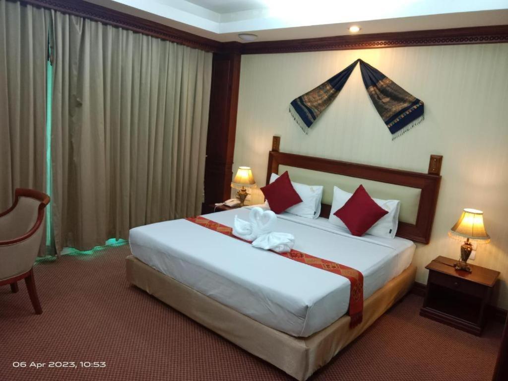 Leuxay Hotel Виентиане Екстериор снимка