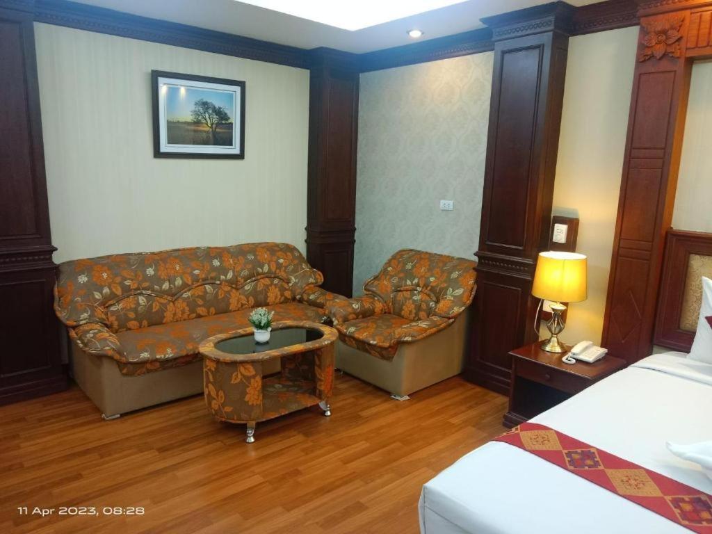 Leuxay Hotel Виентиане Екстериор снимка