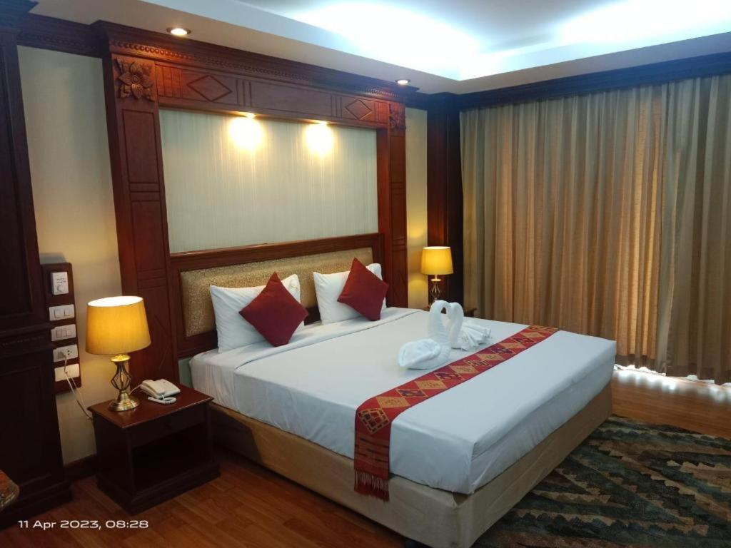 Leuxay Hotel Виентиане Екстериор снимка