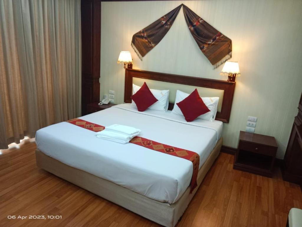 Leuxay Hotel Виентиане Екстериор снимка