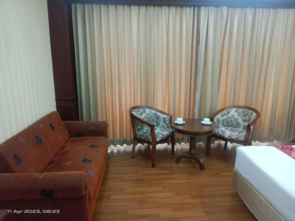 Leuxay Hotel Виентиане Екстериор снимка
