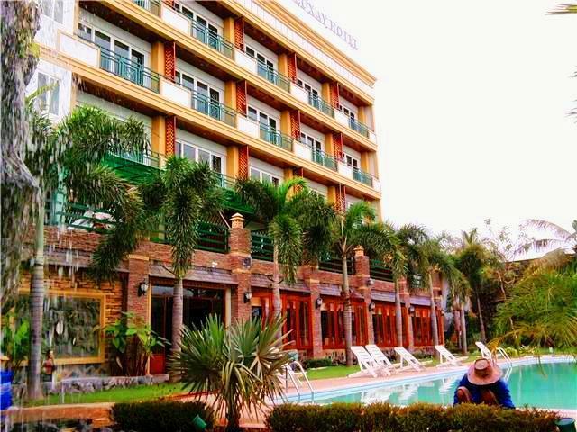 Leuxay Hotel Виентиане Екстериор снимка